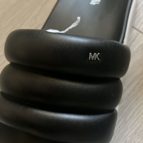 MICHAEL KORS quilted slides sandals 6  - Picture 5 of 9